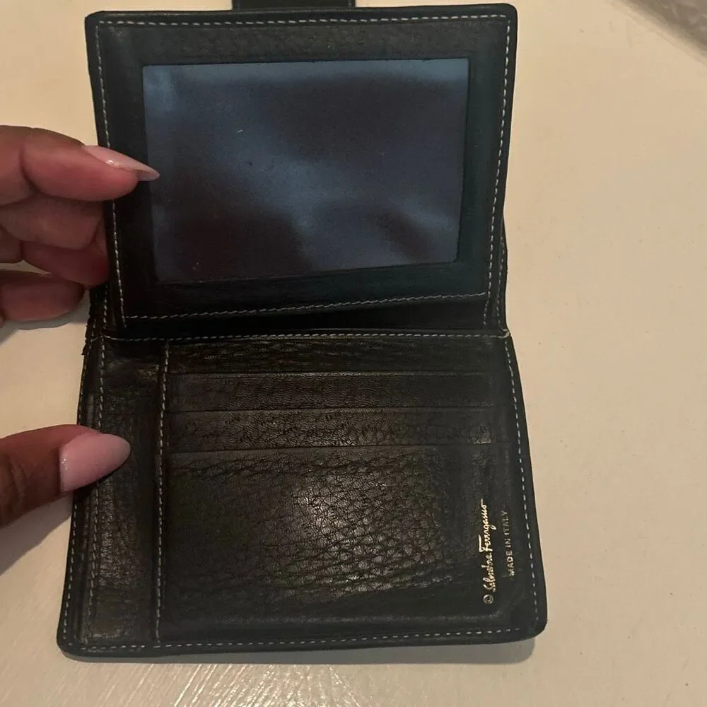 Ferragamo Compact Gancini Tab Wallet Black Leather Preppy Equestrian Old Money